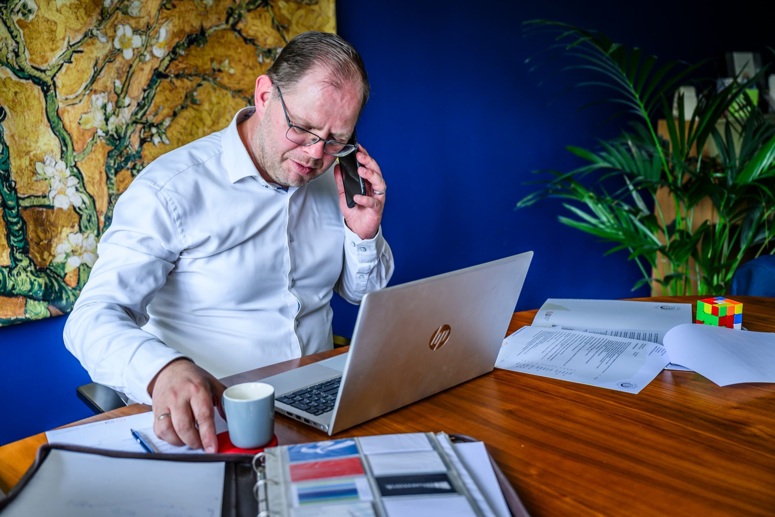 Telefoongesprek met nabestaanden