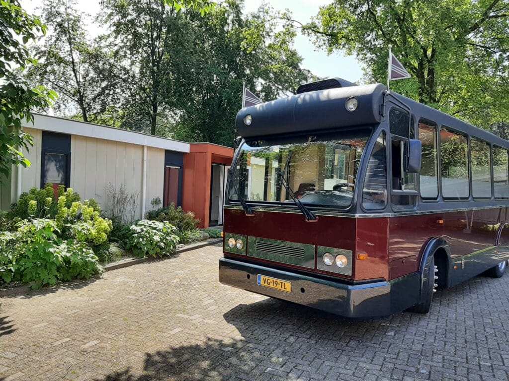 rode rouwbus rouwvervoer